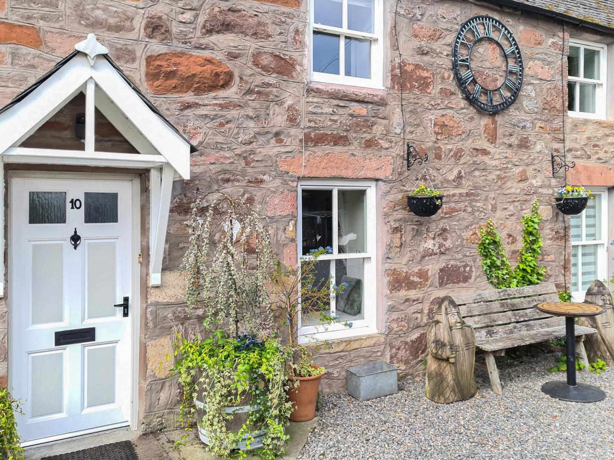 Alexander Courtyard Villa Inverness Ngoại thất bức ảnh