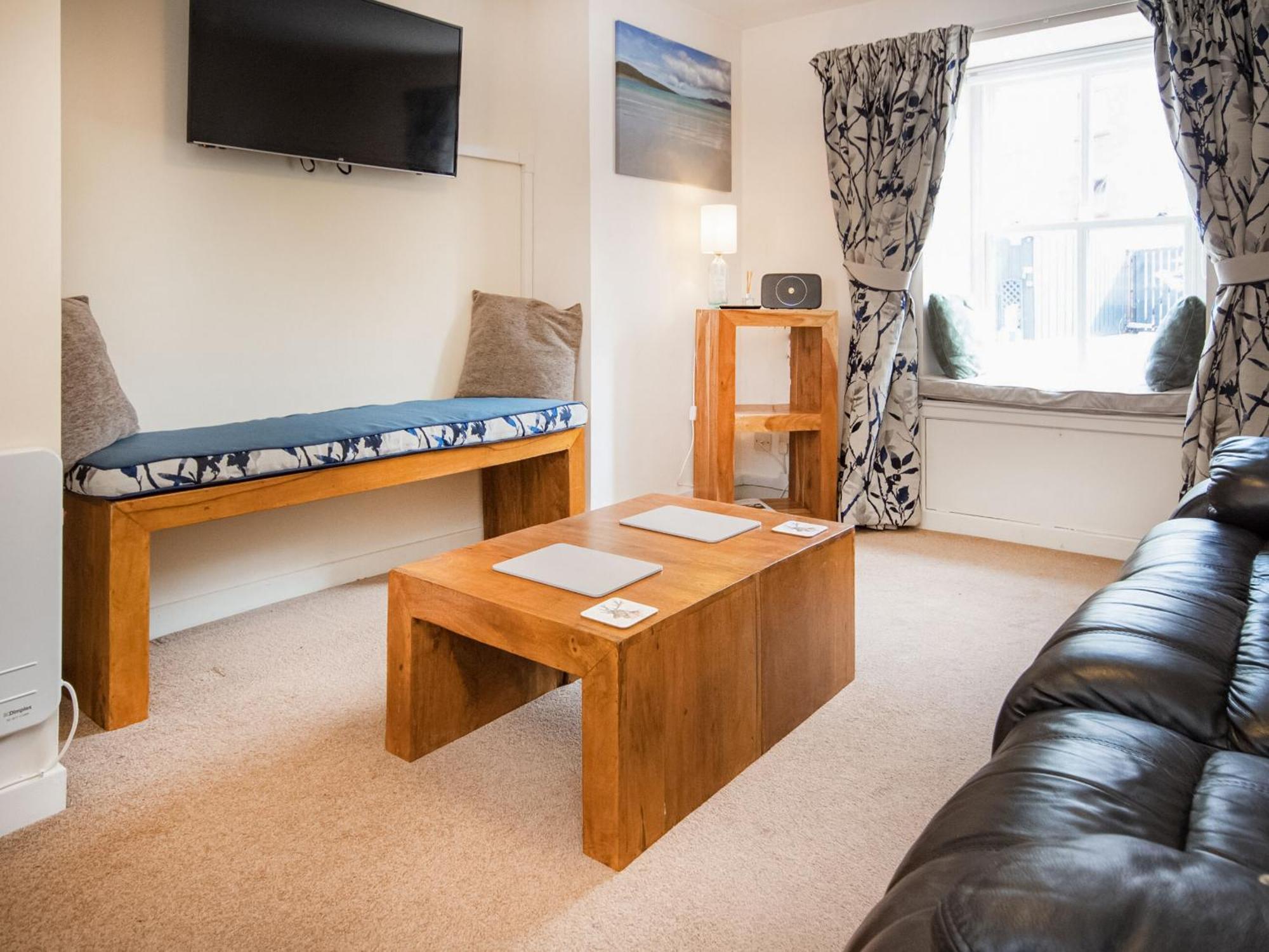Alexander Courtyard Villa Inverness Ngoại thất bức ảnh
